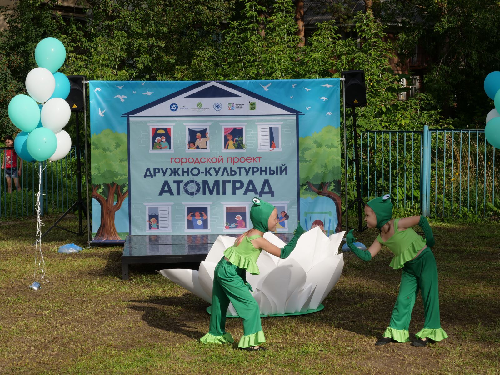 В Северске продолжается проект дворовых сообществ «Дружно-культурный  атомград» | 25.08.2022 | Северск - БезФормата